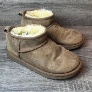 UGG Classic Ultra Mini Boots Kids Size 3 Suede Sheepskin 1130750K Casual Outdoor